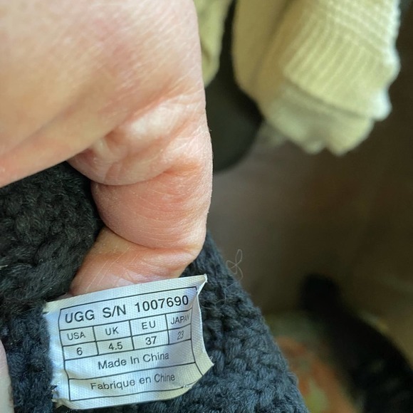Black Cassidee Knit and Leather Uggs, Size 6 - Picture 5 of 5